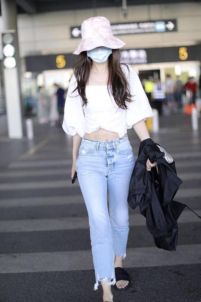 夏天穿搭女生高级感7分裤 68c6cde7711f44c6bea135160c6403ea.jpeg