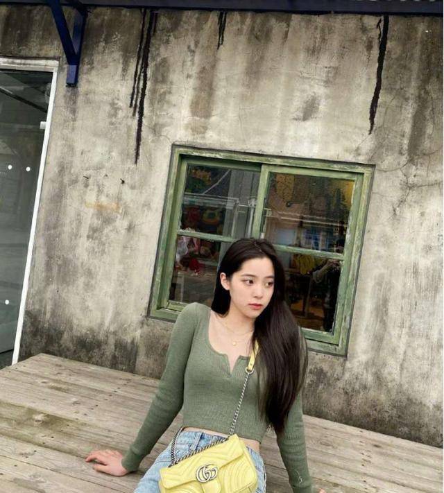 黑色 欧阳娜娜的穿搭宝典！各种风格可盐可甜，跟着学让你变身鬼马少女