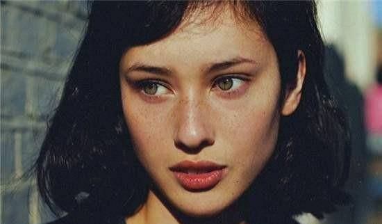脸部医生透露：女人想要远离“黄脸婆”，2事是关键，一定要做好
