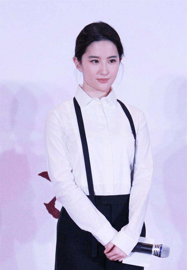 刘海 刘亦菲的空气刘海是不是出油了,虽然看着不蓬松,但并不影响颜值