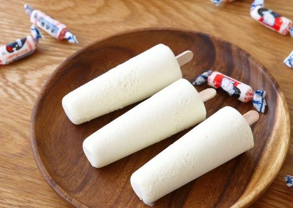 在家怎么自制奶油最简单方法 e668a937ff9e4310bc06e3ec60470381.jpeg