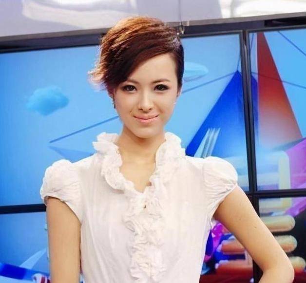 前央视主持人王萌萌,嫁患病丈夫不离不弃,婚后生下一儿十分幸福_程雷