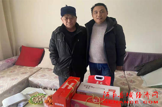 商丘市第十六中学春节前夕慰问退休教师和部分困难教师_祝福_张卫华