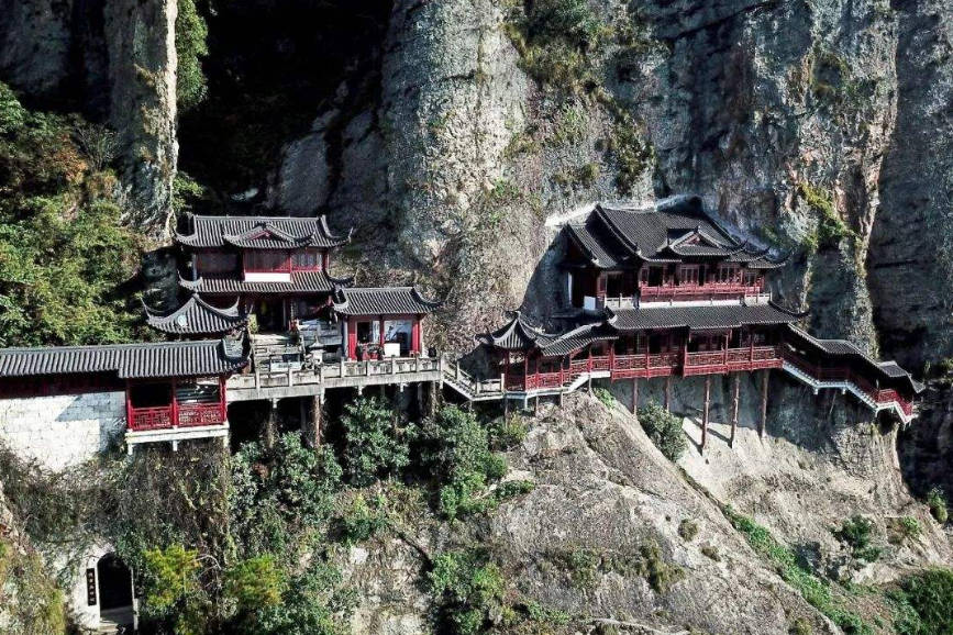 山西一“峭壁上的寺庙”，距今有1500多年，被称“千古奇观”