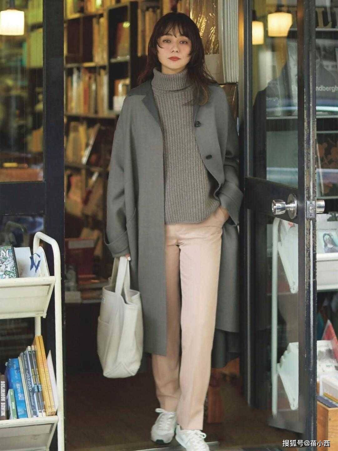 显得 开春的“阿姨辈”优雅风搭配示范，50岁也能轻松hold住，太高级了