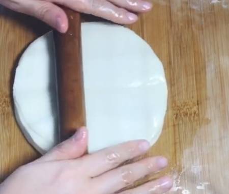 刀把|只需一碗面粉，1分钟教你在家做春饼，零添加零失败，比买的还香