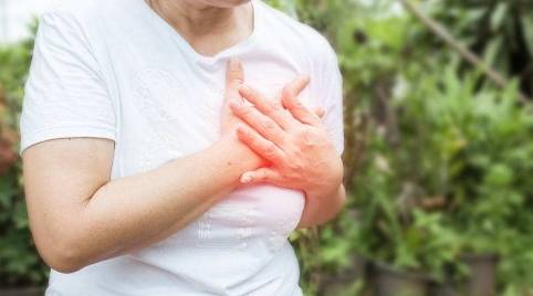 漂亮24岁姑娘诊为乳腺癌，可能和这个漂亮东西有关，不少人还舍不得