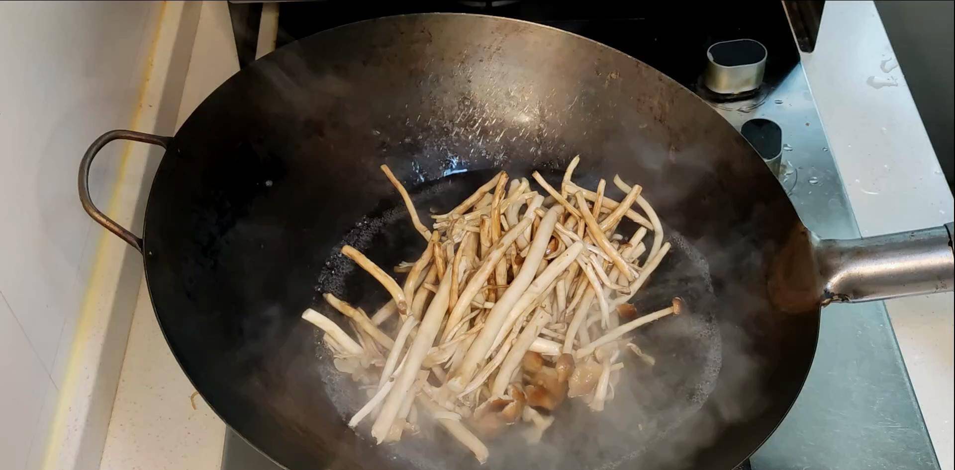 姜片|強(qiáng)身健體 茶樹(shù)菇炒肉，不加味精自來(lái)鮮 抗氧化 增強(qiáng)體質(zhì)防感冒