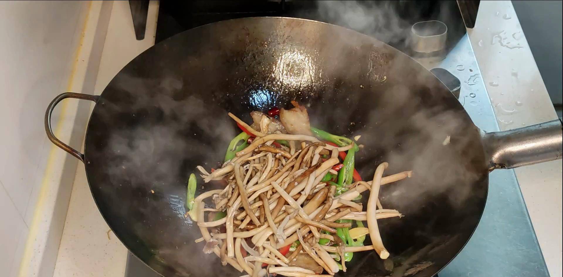 姜片|強身健體 茶樹菇炒肉，不加味精自來鮮 抗氧化 增強體質(zhì)防感冒