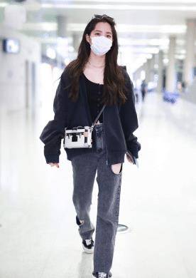 ins休闲穿搭 8cad215fe22a454e9d5e950ae1c6ab15.jpeg