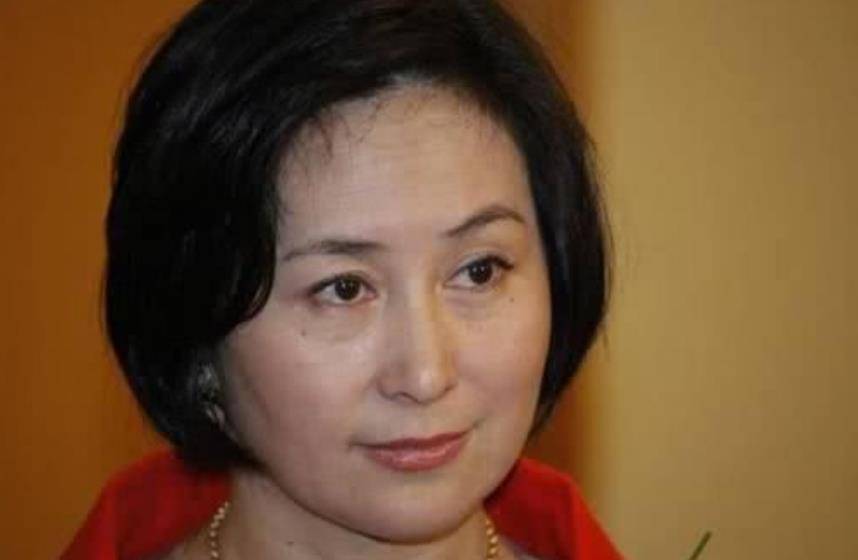 早在10年前,司徒玉莲就和澳门富商曾国宇相恋,两人自然也是情投意合