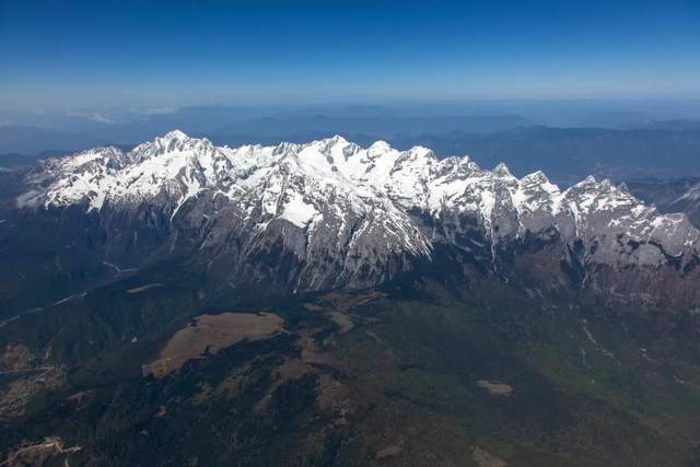 玉龙雪山十三峰全景图片