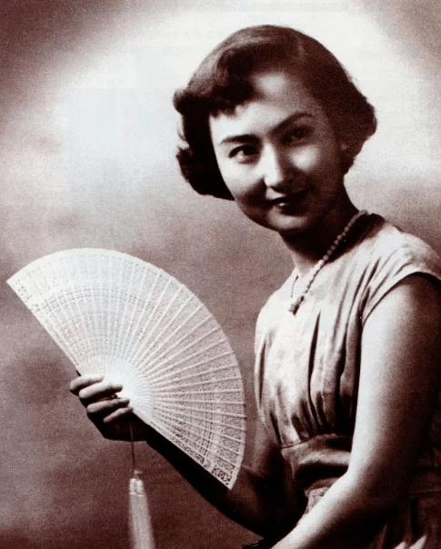 而且成婚生子,舒服的媳妇也是一名演员,叫慕容婉儿,和凤凰还一路同盟