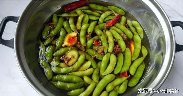 毛豆怎么煮好吃颜色还翠绿 eee84884dfef4a0b82936bbf97a4dd7c.png