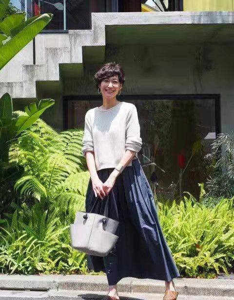 整体 这些妈妈辈冬季极简穿搭太圈粉，基础款打造高级美，优雅大气