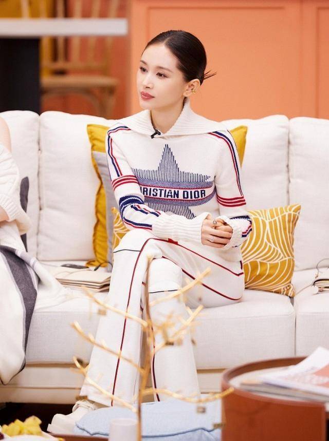 中分王子文的发型太有气场了,别看个子小,但泡面头真挺凌厉的