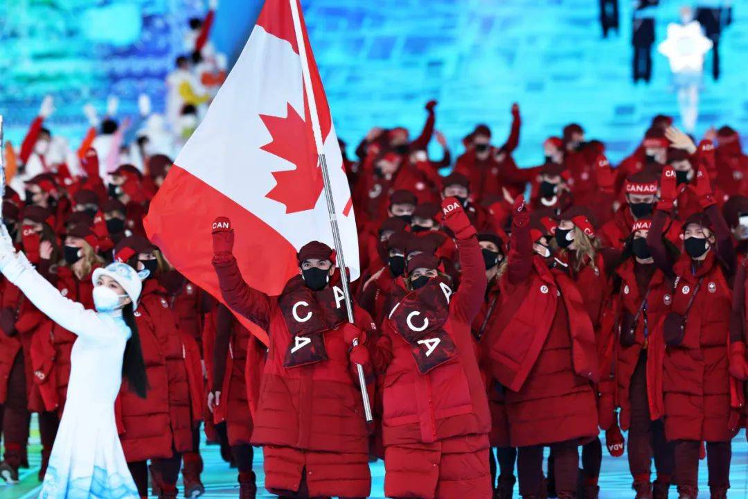 羽绒服|冬奥会各国羽绒服：中国队安踏，加拿大Lululemon，美国拉夫劳伦…