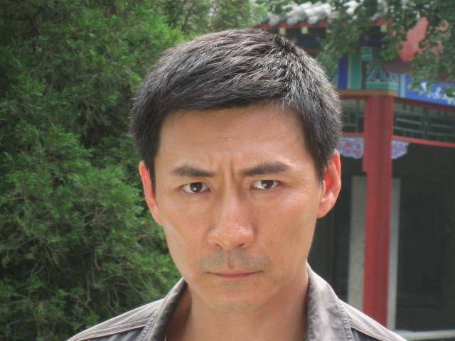 孩子大了外出工作秦桧跪像