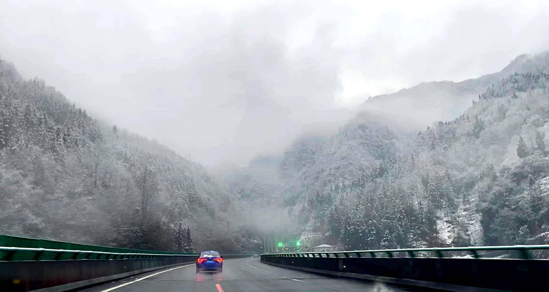 明日复工，广元青川再次下起大雪，十分浪漫美丽！