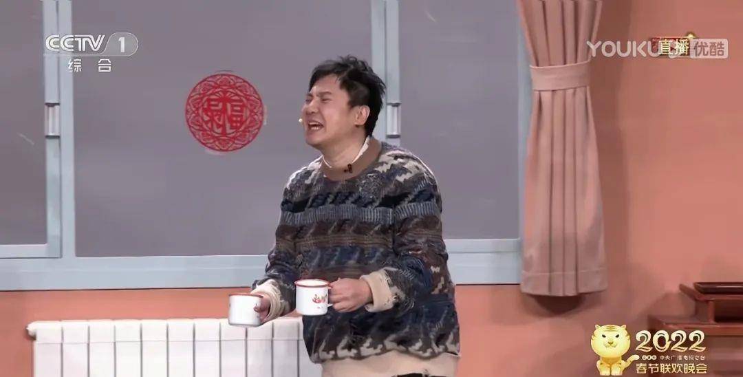 毛衣 张小斐春晚大衣火了,沈腾输了?