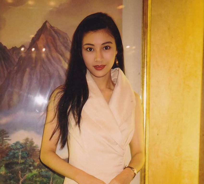 单看五官非常一般 却个个都有动人的魔力 经常抢大美人的风头 王艳 李嘉欣 张嘉倪