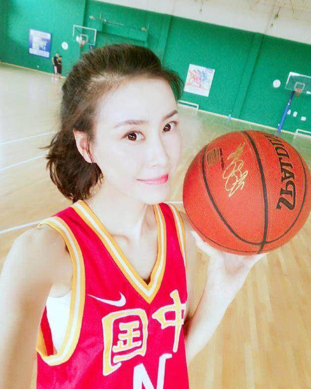 谢怡芬珍妮·杰克逊纪录片：布兰妮之后下一个应该得到道