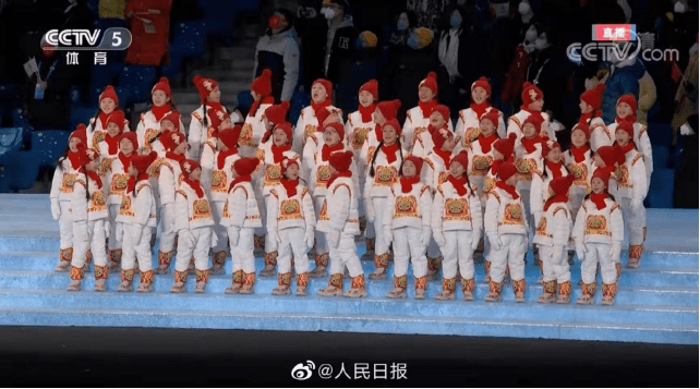 鸟巢 一起向未来!中国十佳设计师丁洁在鸟巢与孩子们“虎头虎脑”迎冬奥