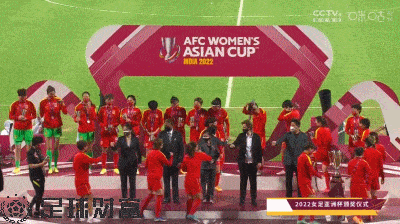女足亚洲杯冠军奖杯图片