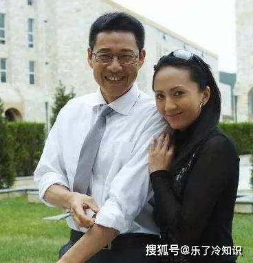 "继女奴"张丰毅,给继女买百万豪车,却嫌儿子长得丑_张博宇_知识_霍凡