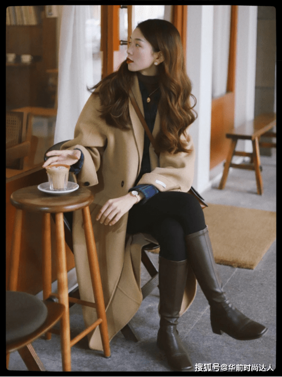 脖子 早春“大衣+高领衫”太高级了,保暖显气质,适合30、40岁的女人