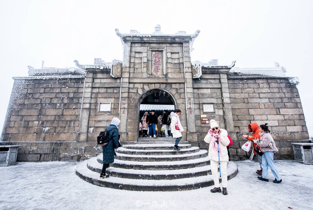 封寺|湖南衡山一下雪就美得像仙境，广东人乘坐高铁去看雪很方便