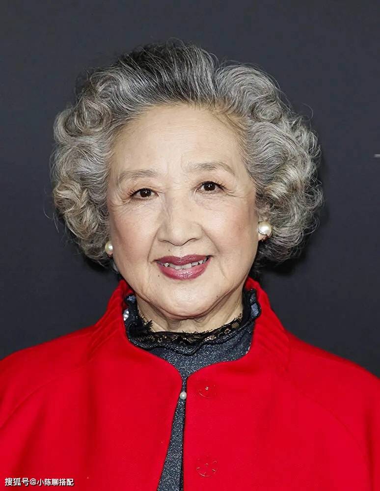 黑色奶奶们越老越有优雅的秘诀在这，满足一点都超越了同龄人