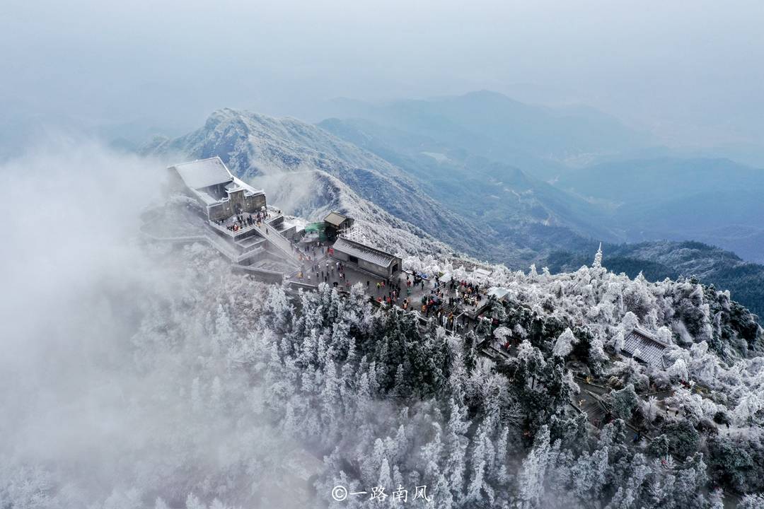 封寺|湖南衡山一下雪就美得像仙境，广东人乘坐高铁去看雪很方便