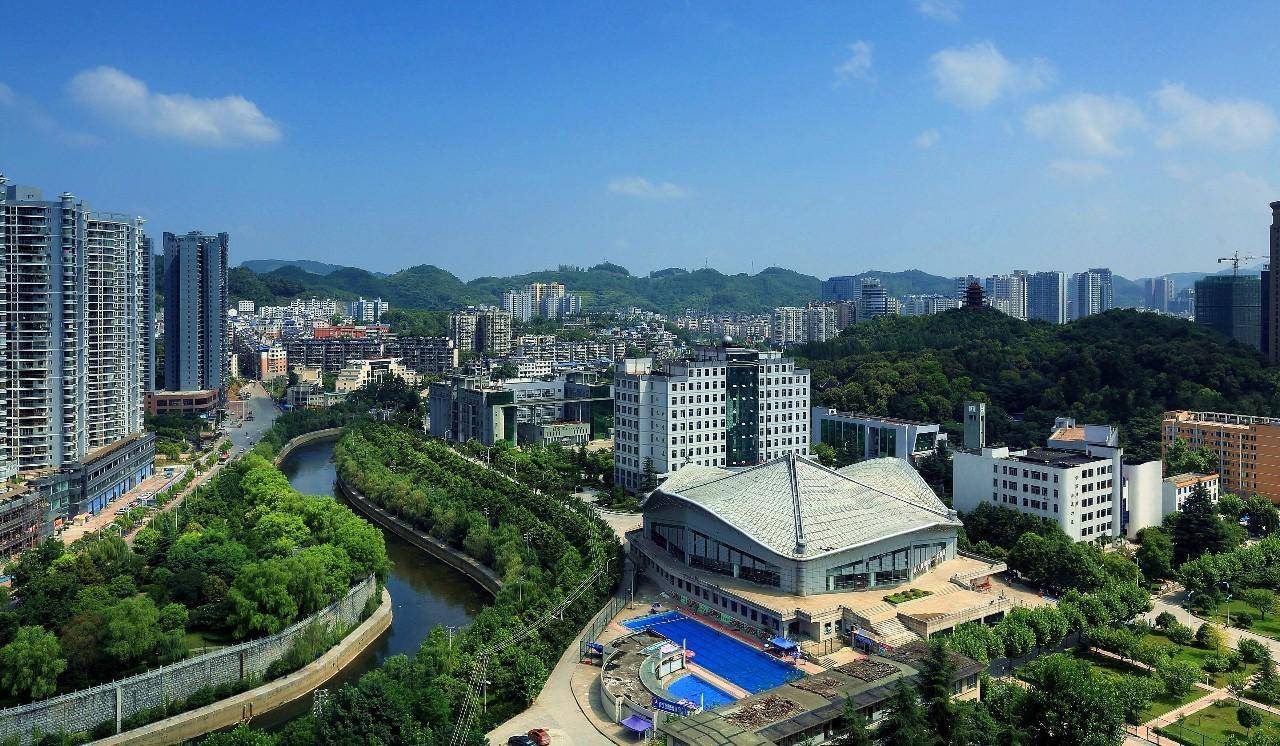 贵州省人口_贵州人口最多的城市:空气绝好堪称森林氧吧,拥有全省最大的机场