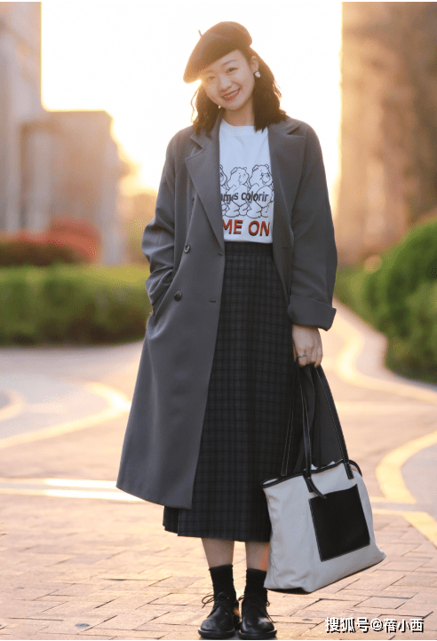 粉色 入春穿衣别太随意,试试今年最火的风衣,搭配裤子和裙子都美极了