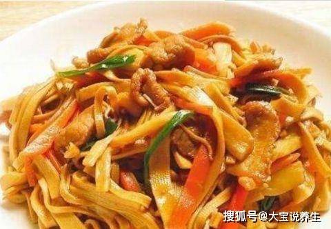 胡萝卜切丝怎么切最好 f2f1a090723b4c50bfcf4bb36e0c2370.jpeg