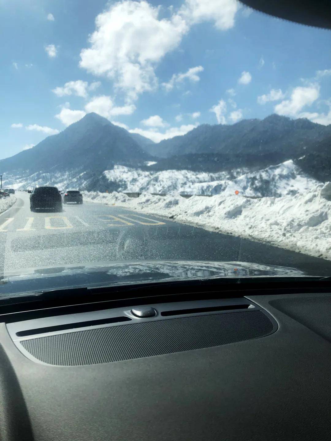 高山草甸冰雪奇險這個春節與沃爾沃xc40一起挑戰雪域拖烏山