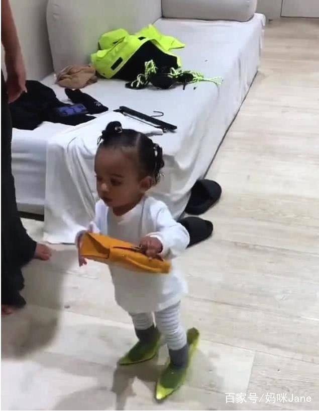 穿高跟鞋上学 35fcd5ace8604ee2a5f01ce86601ff42.jpeg