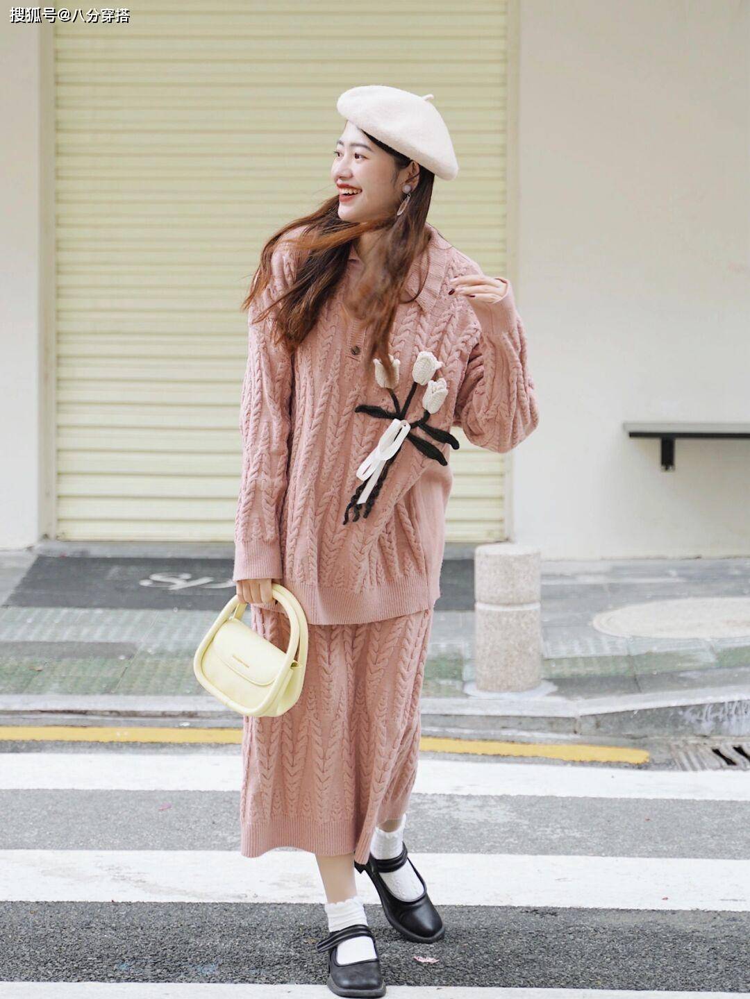 下装 “毛衣”怎么穿高级又洋气？看看这些穿搭造型，柔软舒适又显气质