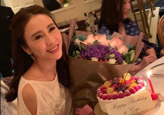 李小璐是独生女吗晚上红军在山洞里冷得睡不了……”