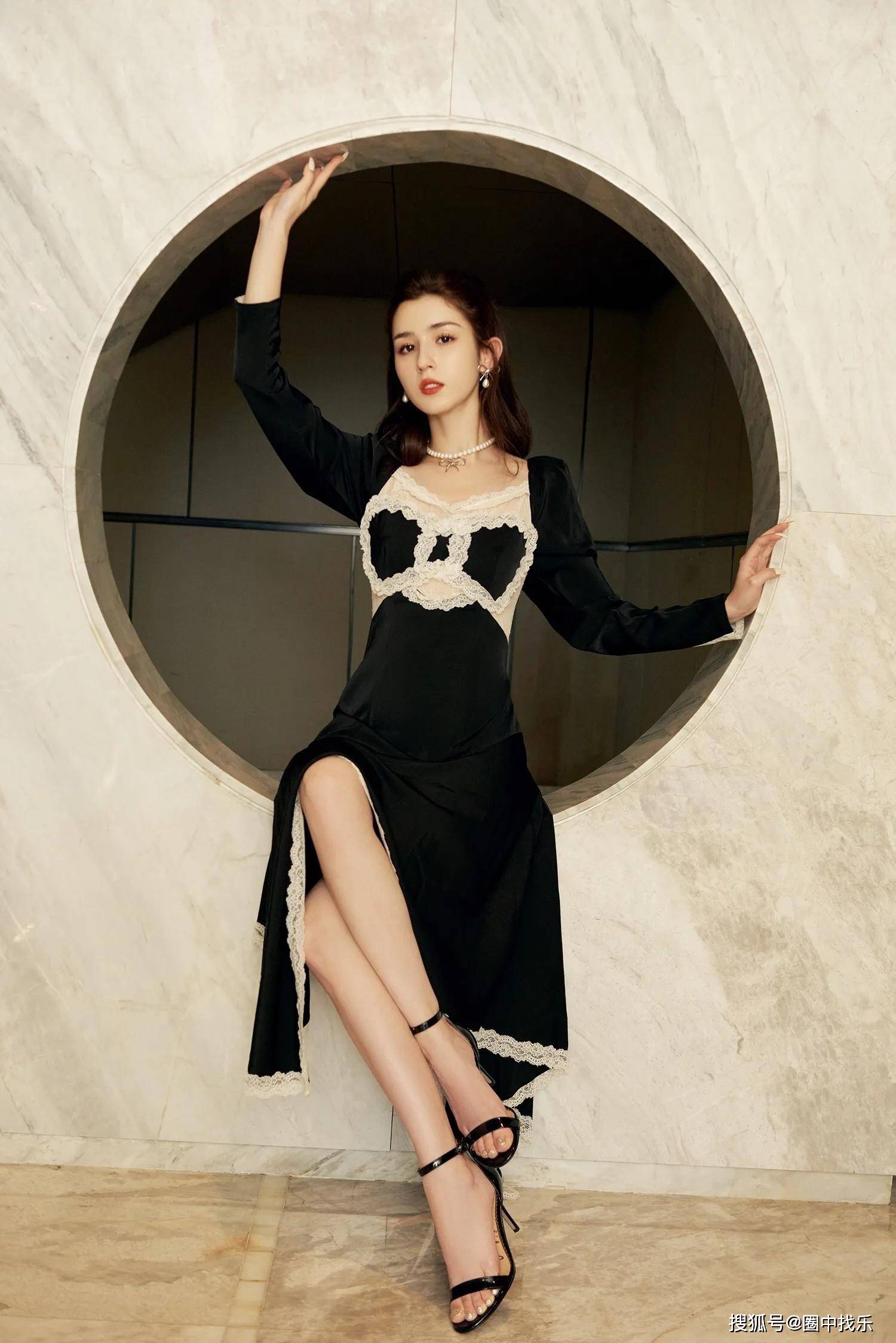 被称为"地表最强超模二代"的kaia gerber,比例优越