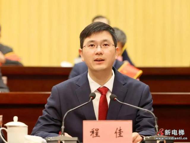 区委书记温建飞出席会议并讲话2月10日上午,南浔区2022年民营经济发展