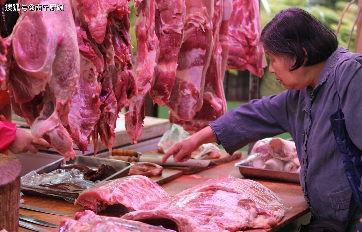买猪肉时选颜色深的还是颜色浅的肉贩子爆料行业内幕长见识
