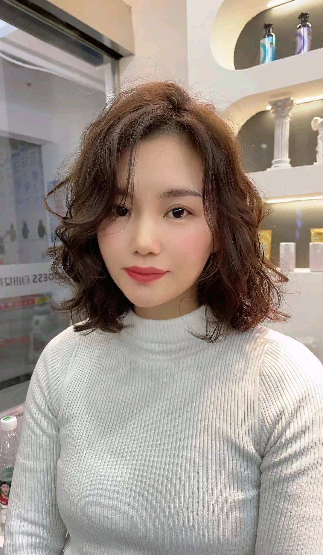 发型新春流行发型17款，好看时尚很心动，每款都想试一试
