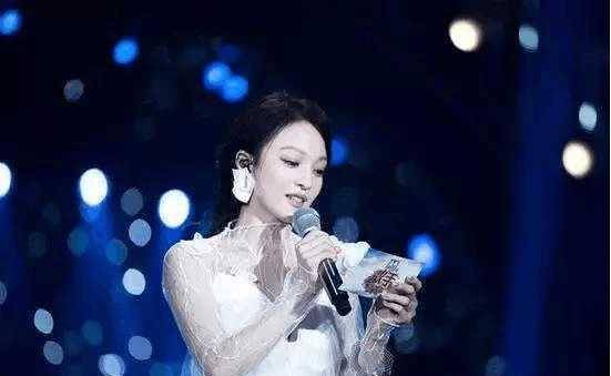 女神看了明星的素颜照后, 才发现原来卸妆的他们跟路人也没什么区别