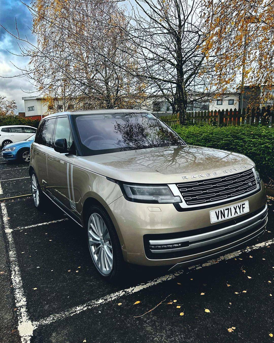 "土豪金"漆面 空气悬挂 7座,科技感爆棚_方面_样式_发动机