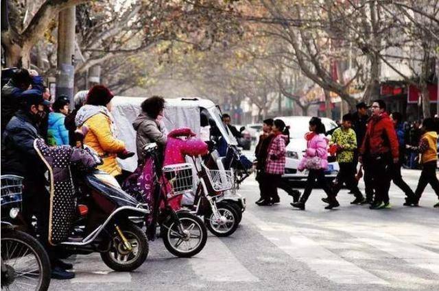 合理收费|幼儿园遭“新整改政策”，教育更有保障，家长：终于能放心了