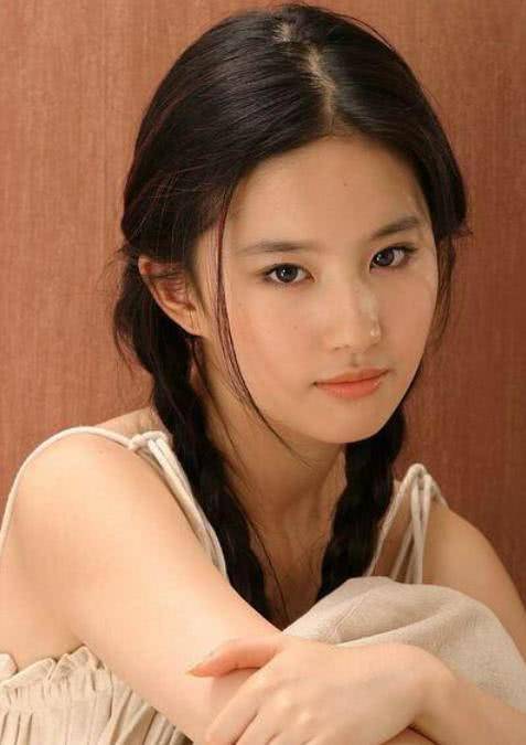 什么原以为18岁的刘亦菲已经够美了，但看到蔡少芬才知道什么叫美窒