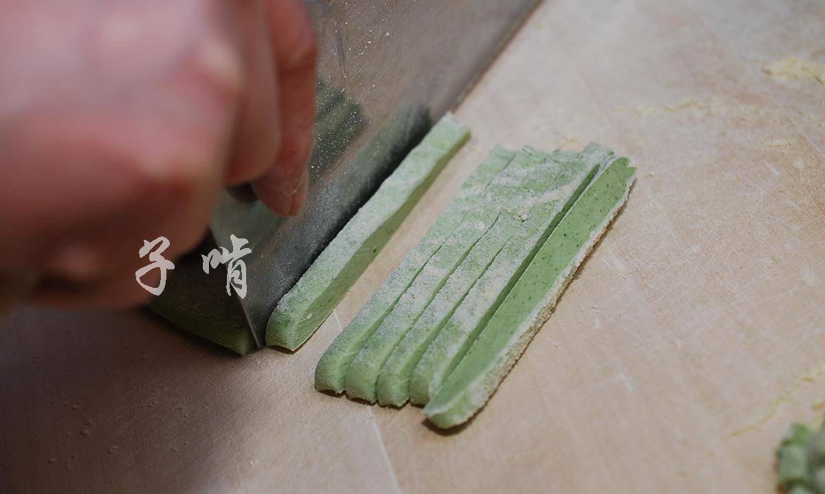 食材|请妹子吃12元麻食有五块大肥肉,不是大鱼大肉都不想吃饭能不胖嘛