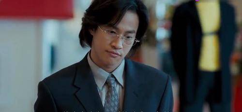 忠勇伯是三联帮声望极高的老人,雷复轰就因为他不跟自己一条心,就把